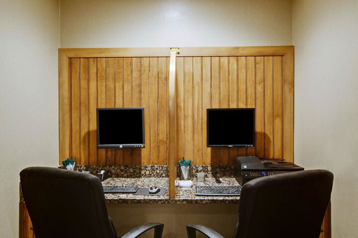 Business Center 56 of 57
