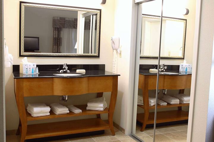 Room 6 of 35