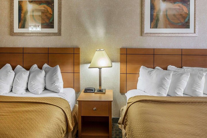 Quality Inn at Collins Road - Cedar Rapids