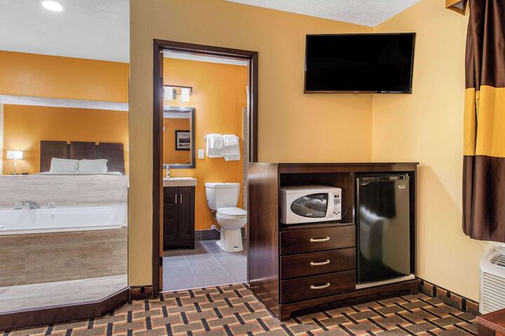 Room 33 of 47