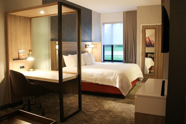 Room 5 of 18