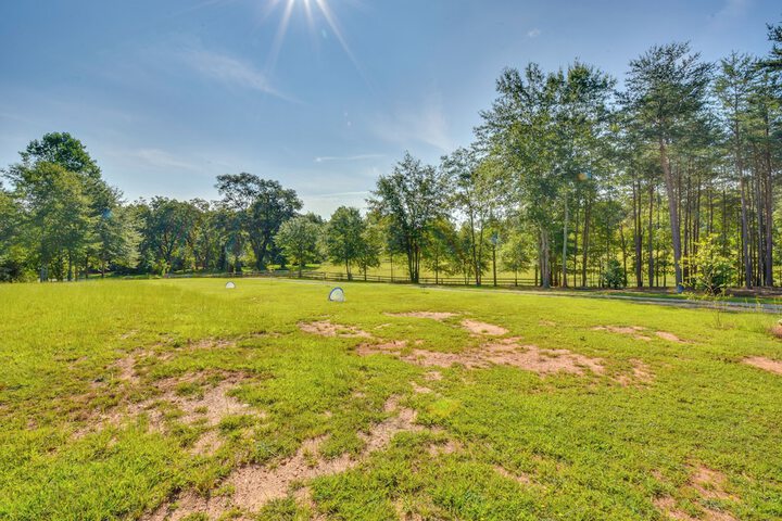 Cozy Clarkesville Getaway w / Fire Pit!