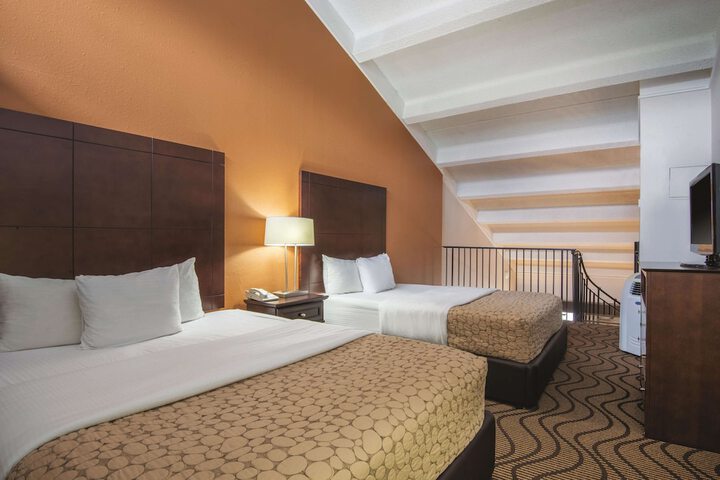 Room 16 of 28