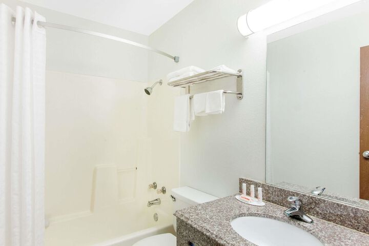 Super 8 by Wyndham Sallisaw