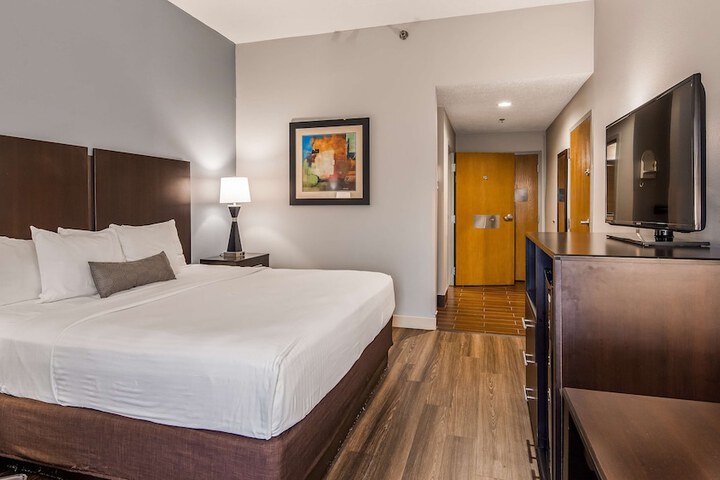 Room 17 of 28