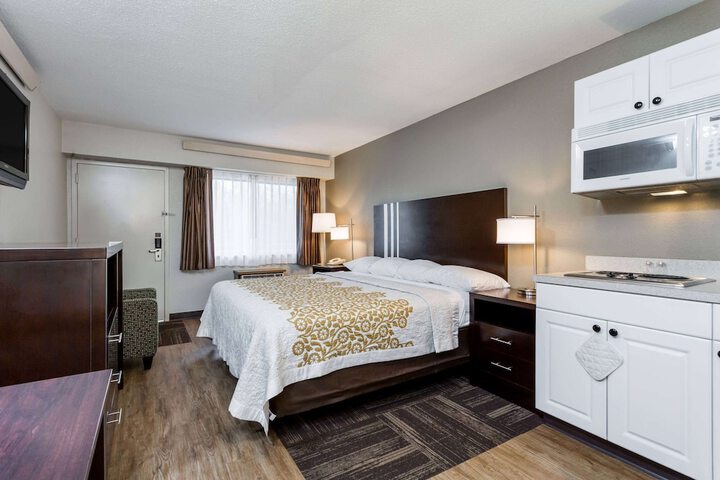 Room 6 of 30
