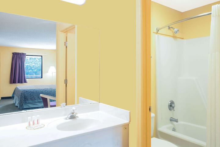 Room 13 of 22