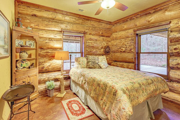 Fish Boat & Hike: Pet-friendly Cabin in Arkansas
