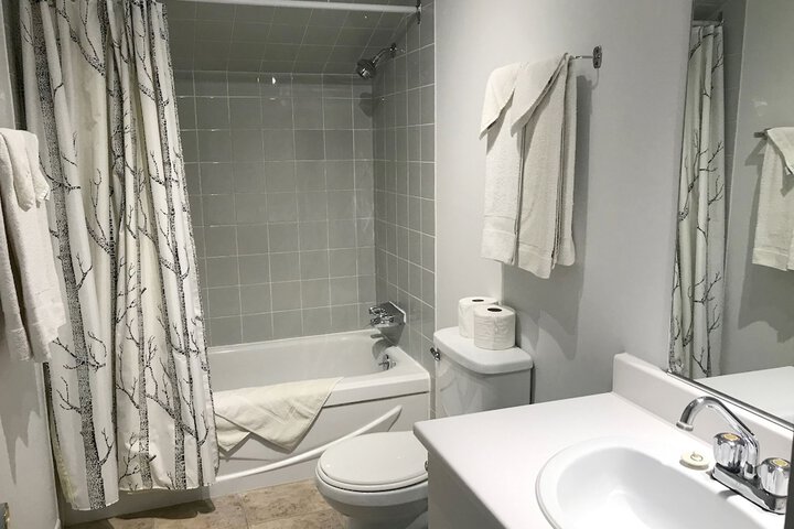 Room 37 of 211