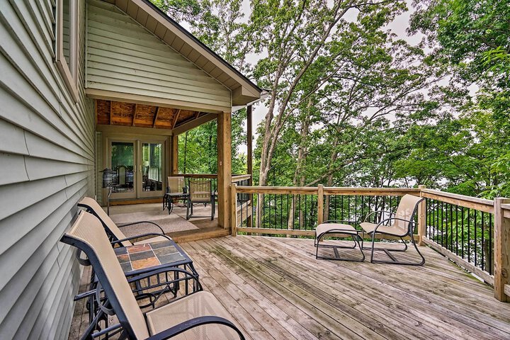 Grand Rapids Area Lakefront House w / Dock