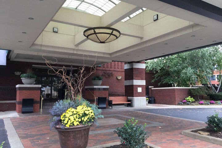 DoubleTree by Hilton Akron Fairlawn