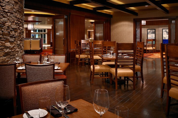Dining 34 of 42