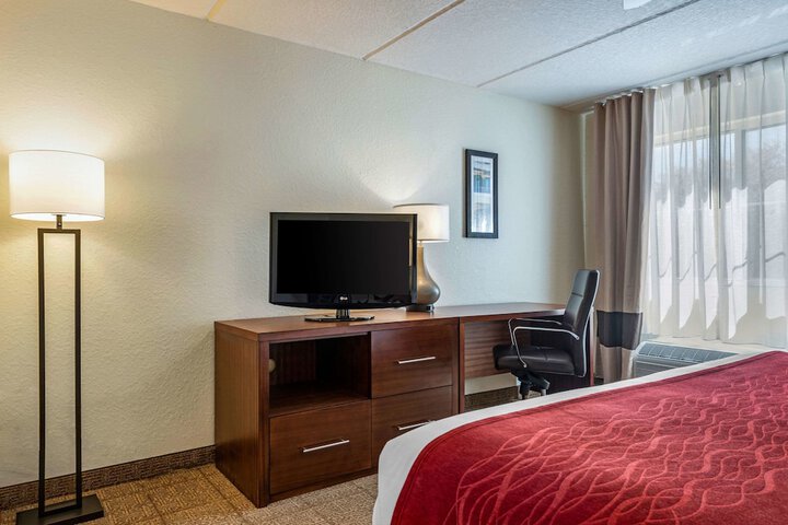 Room 33 of 71