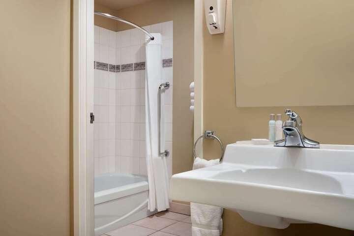 Travelodge by Wyndham Edson