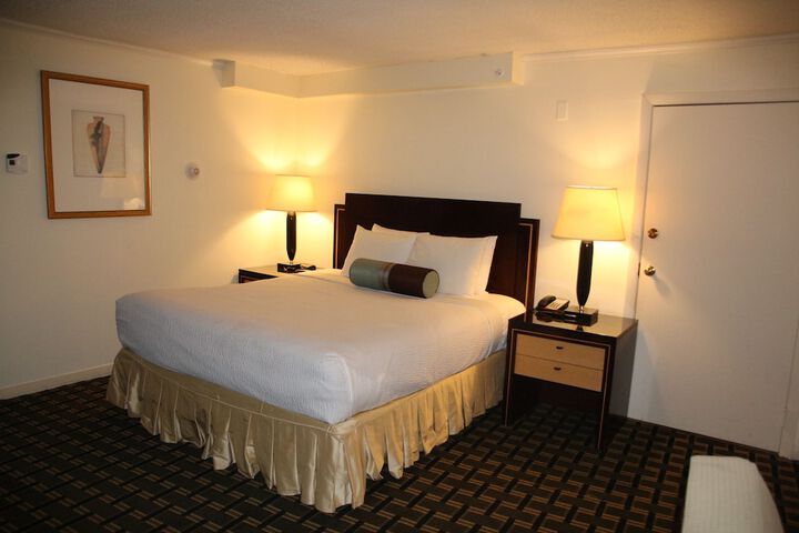 Room 6 of 30