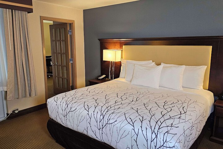 Room 28 of 60