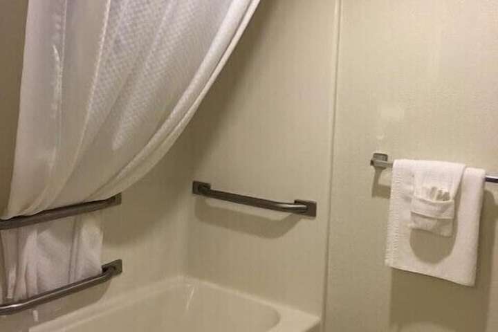 Clarion Hometown Inn