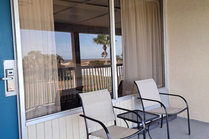 Days Inn & Suites by Wyndham Jekyll Island