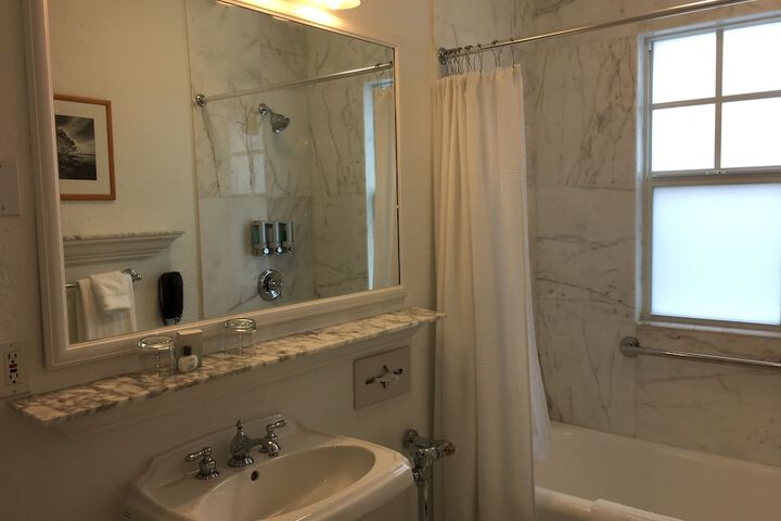 Room 12 of 25