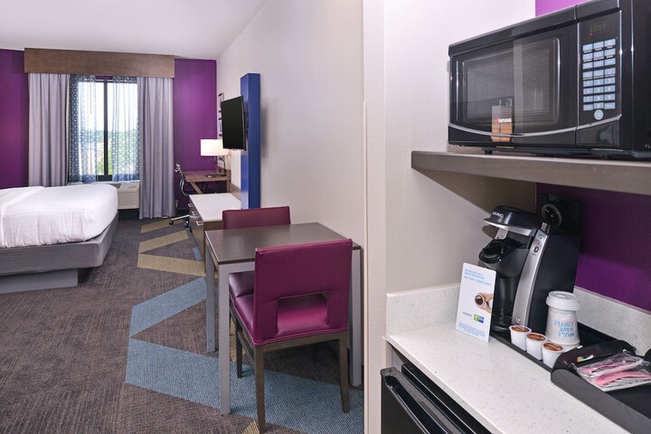 Holiday Inn Express & Suites Bryant - Benton Area by IHG