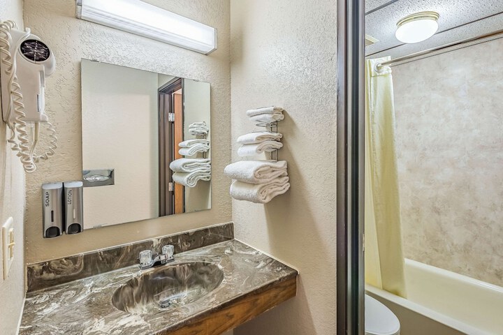 Room 20 of 29
