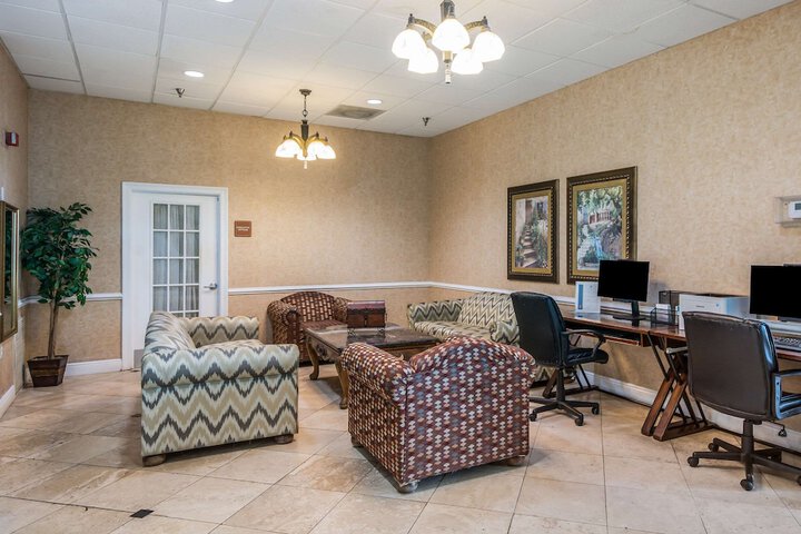 Business Center 114 of 115