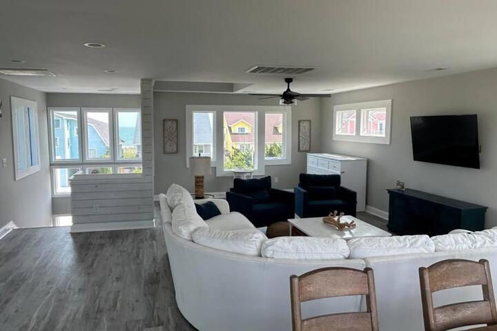 Holden Beach House Second Row with surround views!