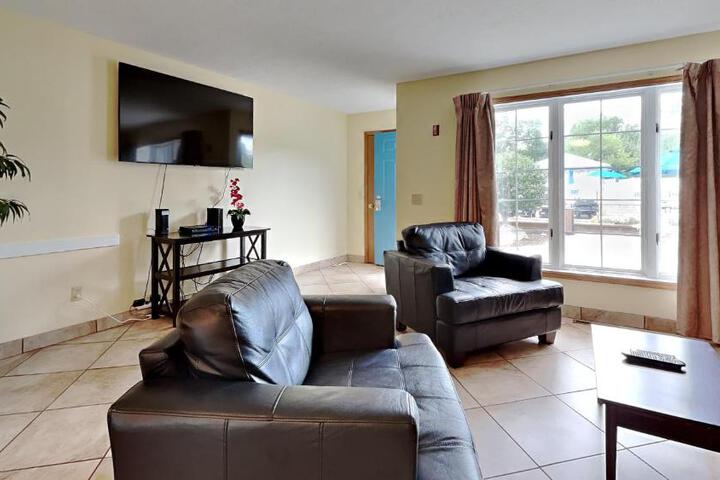 Put-in-Bay Poolview Condo #4
