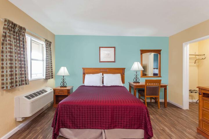 Room 11 of 27
