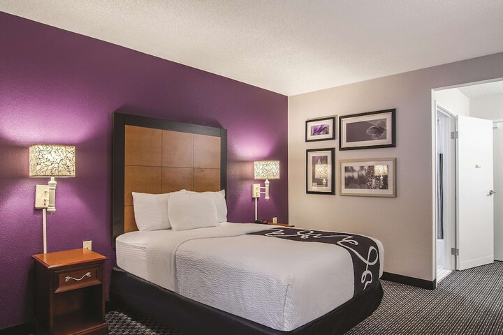 Room 18 of 28
