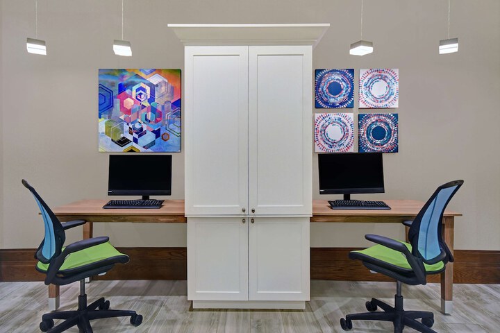 Business Center 56 of 58