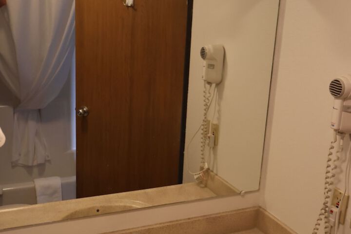 Room 34 of 47