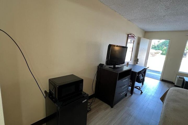 Room 21 of 28