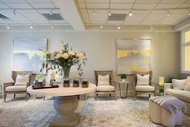 Lounge 167 of 211