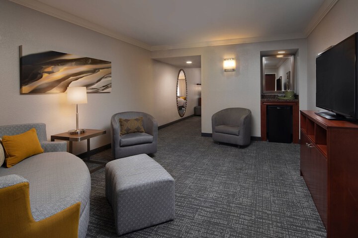 Room 14 of 33