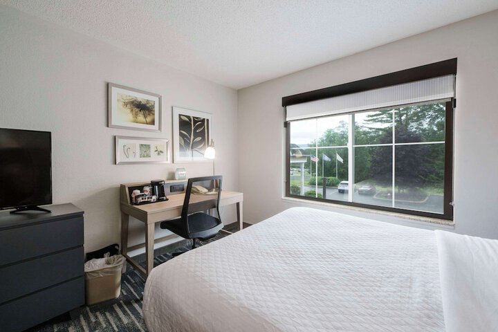 Country Inn & Suites by Radisson Lake George (Queensbury), NY