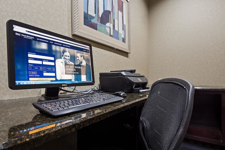 Best Western Plus Goodman Inn & Suites