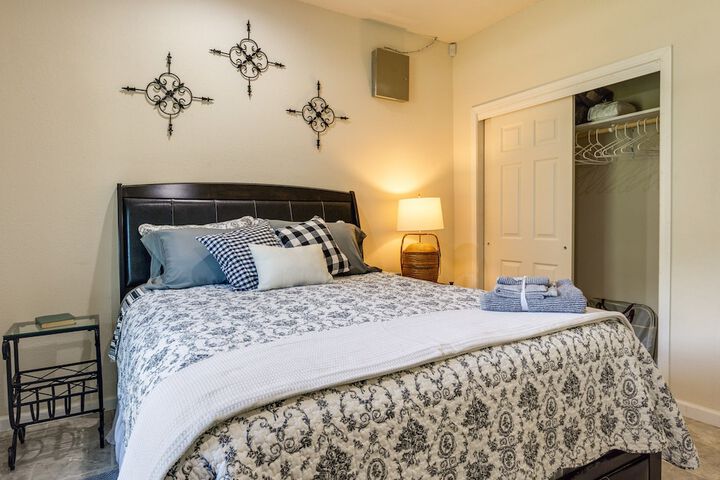 Charming Gravois Mills Escape w / Private Backyard!