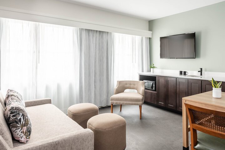 Room 11 of 19