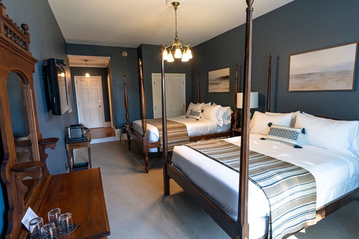 Homeport Inn and Tavern