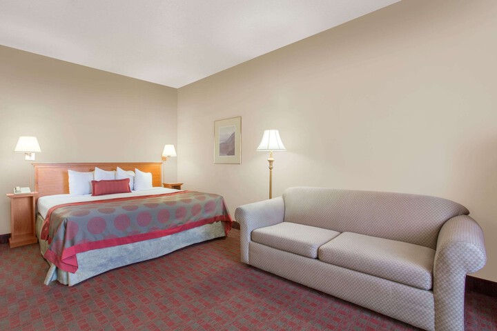 Room 11 of 39