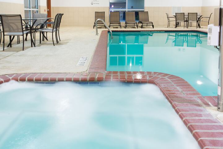 Holiday Inn Express Hotel & Suites Alvarado by IHG