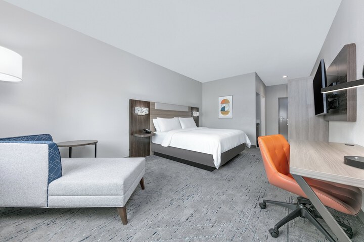 Holiday Inn Express Hotel & Suites Winnie by IHG