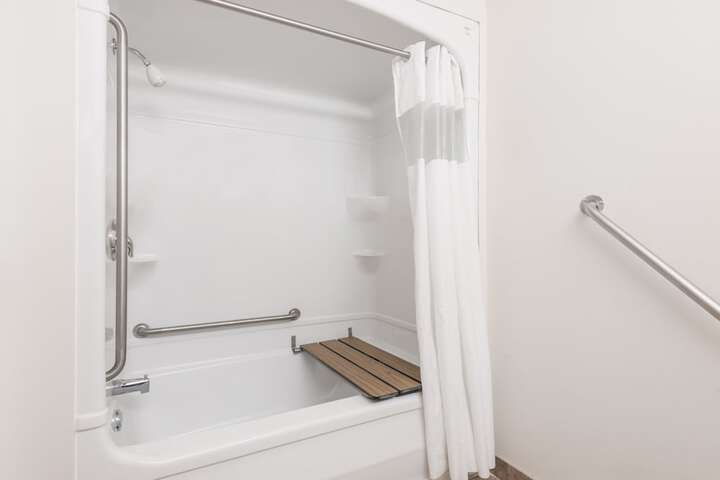 Room 4 of 17