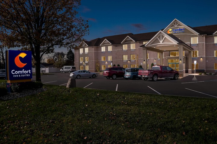 Comfort Inn & Suites Taylor - Detroit