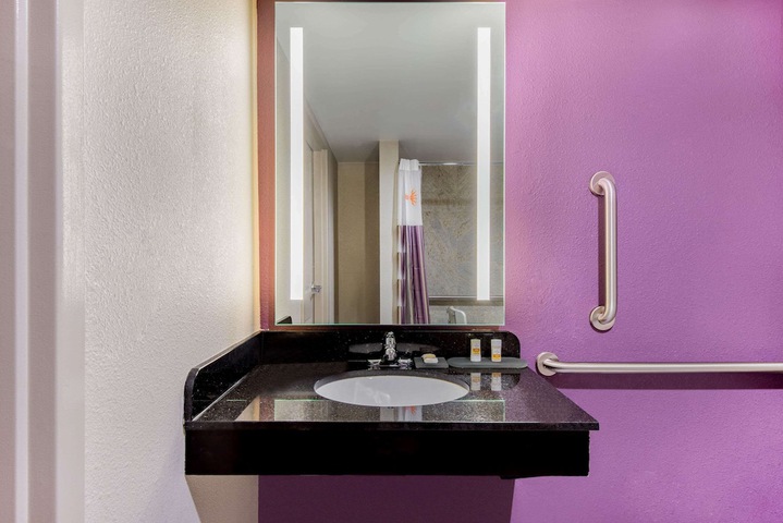 La Quinta Inn by Wyndham West Long Branch / NJ Shore Area