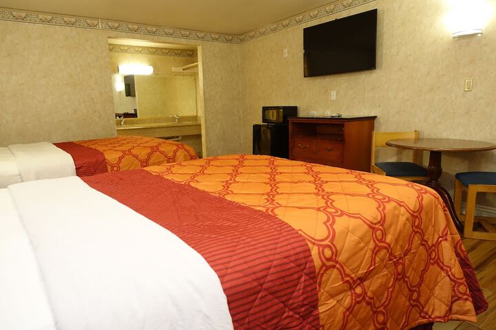 Room 33 of 58