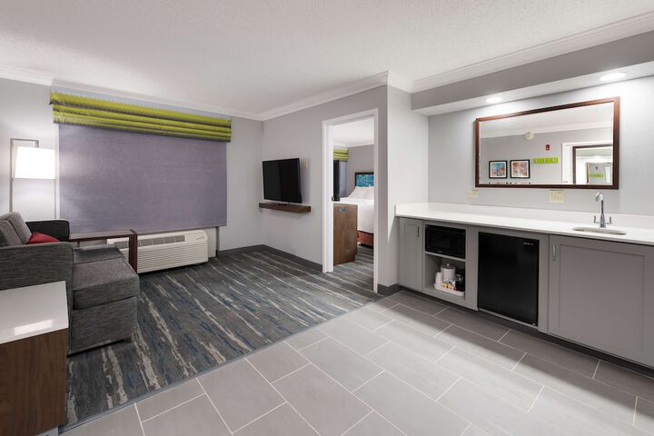 Hampton Inn & Suites Chicago / Hoffman Estates