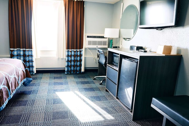 Room 27 of 42