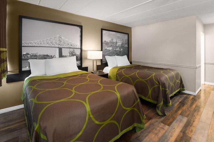 Super 8 by Wyndham Gananoque / Country Squire Resort